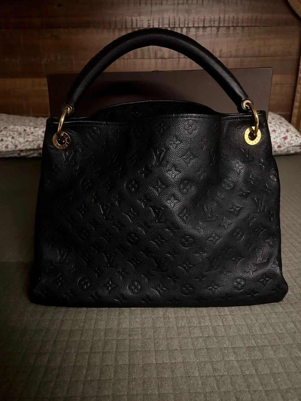 Louis Vuitton Artsy MM Hobo Bag AUTHENTIC